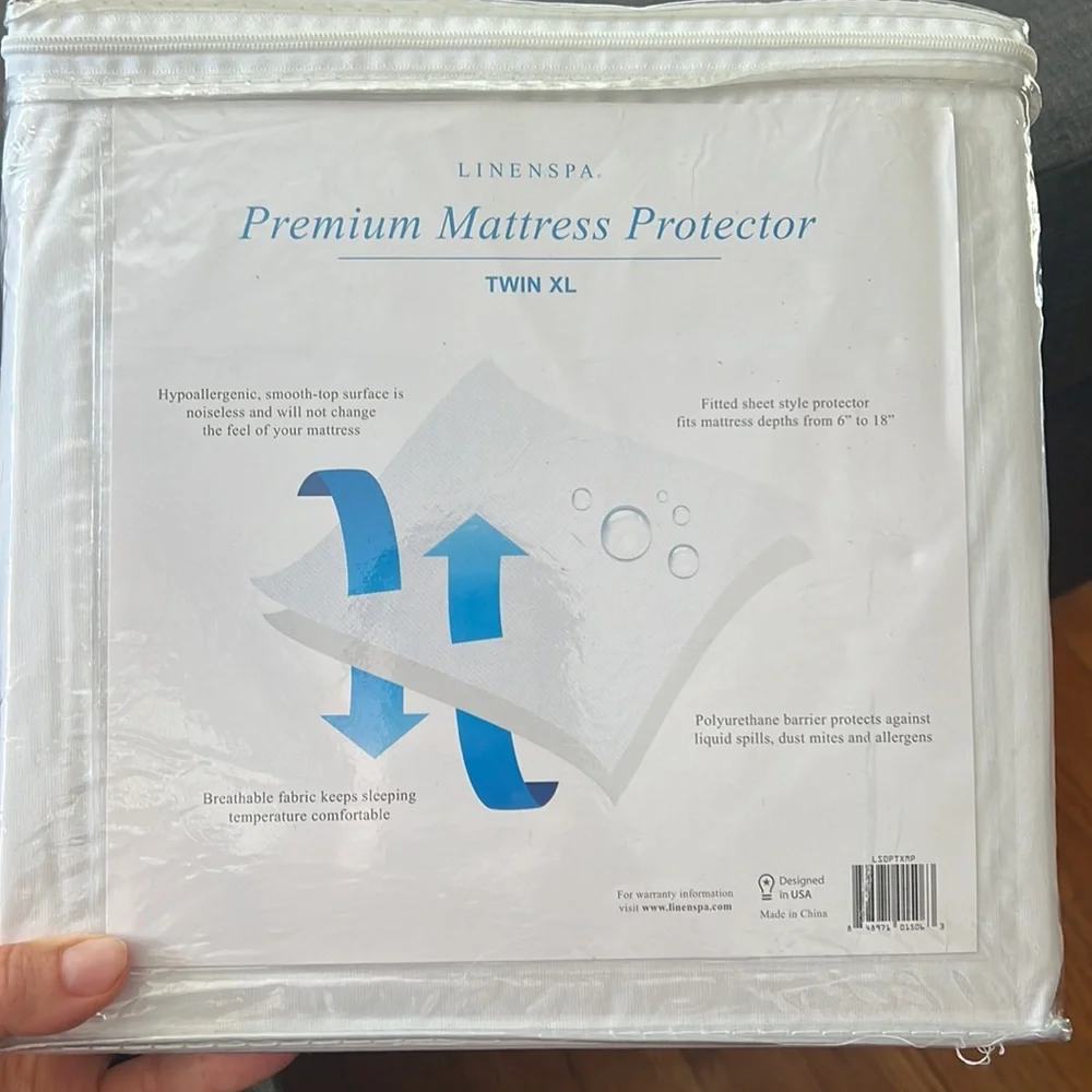 NWT Linenspa Twin XL Mattress Protector